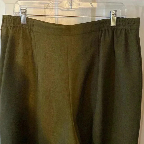 Olive Green 18 W Trousers with zipper button on the side with back elastic waist - Picture 4 of 8